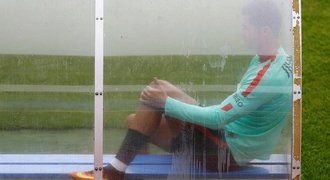 Mají se Portugalci bát? Ronaldo na tréninku odkulhal a držel si koleno