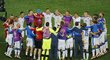 Slovenští fotbalisté v euforii slaví triumf nad Ruskem