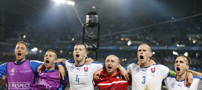 Slovenská euforie po výhře nad Ruskem, která byla prvním triumfem na EURO v historii
