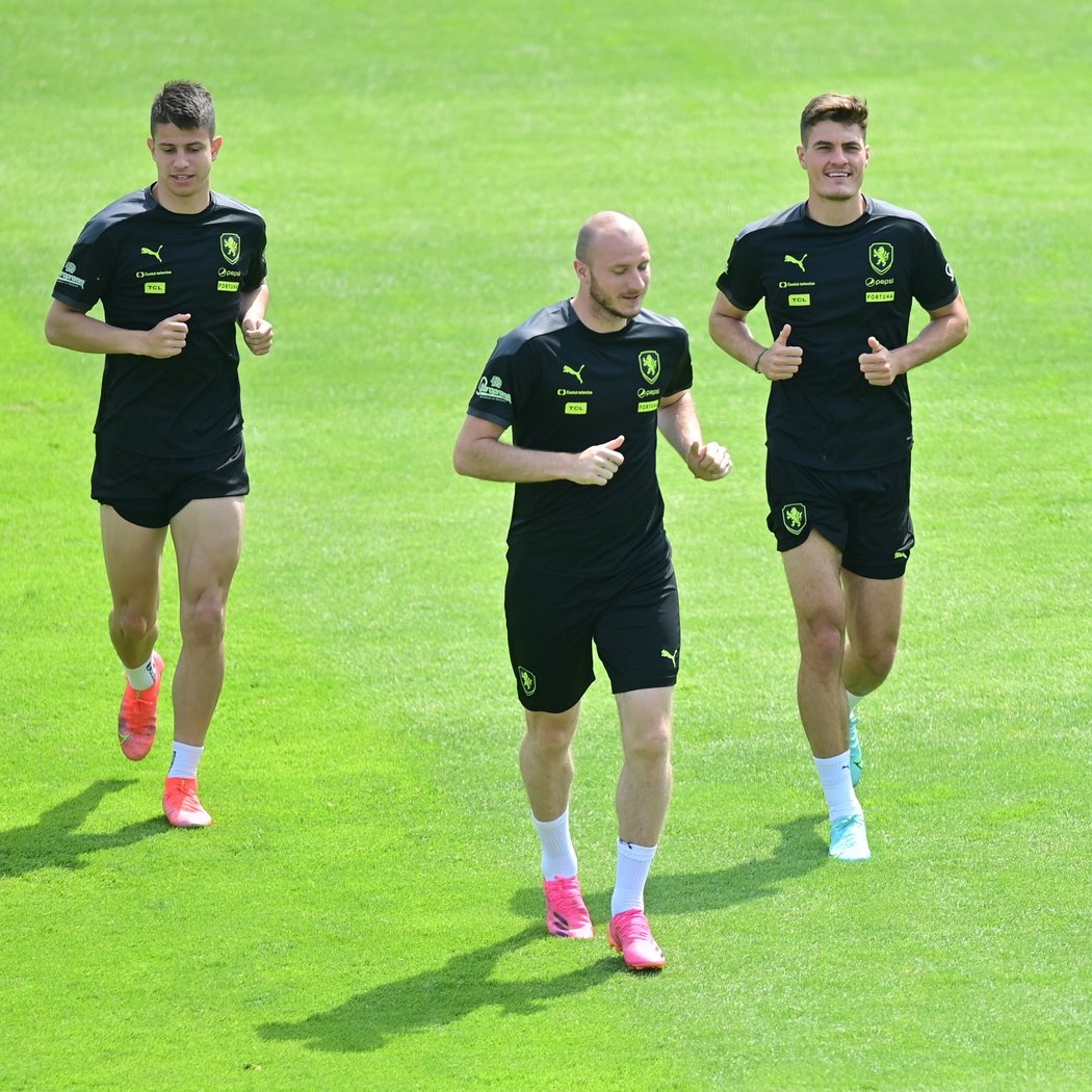 Adam Hložek, Michael Krmenčík a Patrik Schick na tréninku před zápasem s Chorvaty