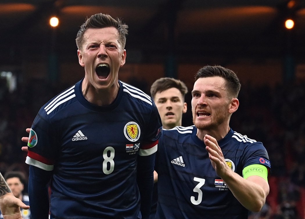 Callum McGregor slaví svou trefu do sítě Chorvatska