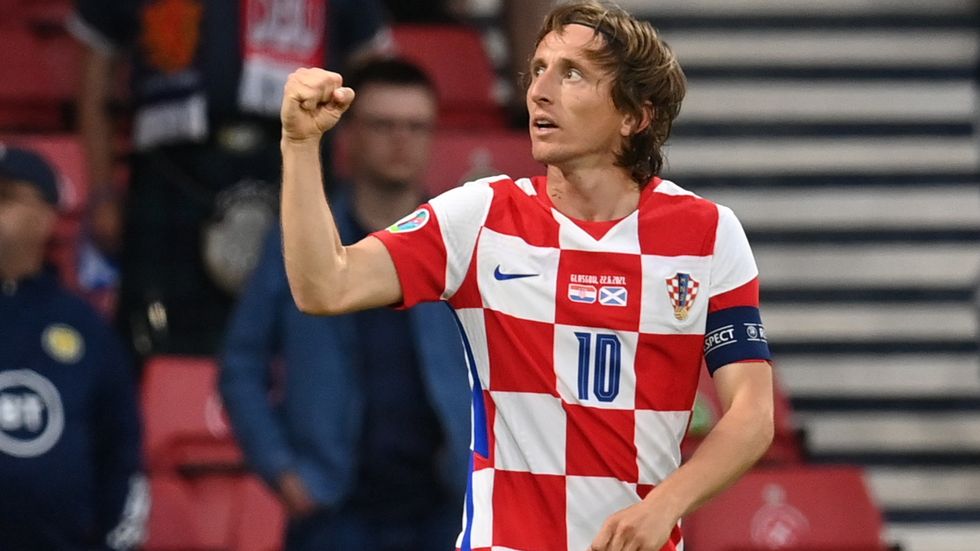 Luka Modrič se raduje ze svého gólu na 2:1 proti Skotsku