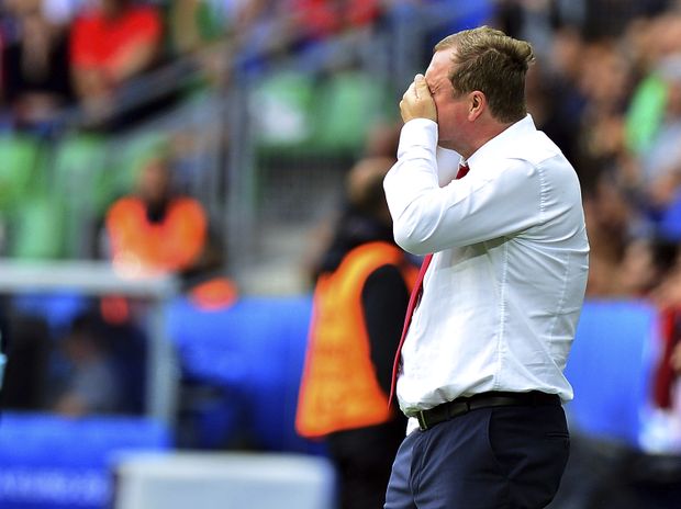 Výraz reprezentačního trenéra Pavla Vrby na nepovedeném EURO 2016 Výraz reprezentačního trenéra Pavla Vrby na nepovedeném EURO 2016