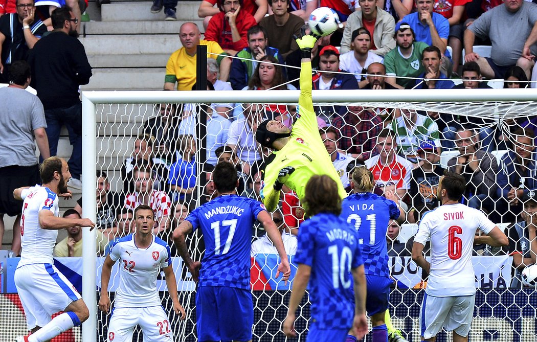 Brankář národního týmu Petr Čech si připisuje úspěšný zákrok v zápase s Chorvaty na EURO