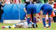 Kapitán fotbalové reprezentace Tomáš Rosický zřejmě na mistrovství Evropy dohrál. Důvodem je zranění stehenního svalu