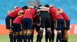 Španělští fotbalisté před utkáním proti Švédsku na mistrovství Evropy