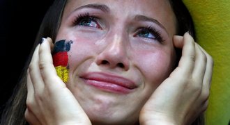 Němci kritizují zmanipulované záběry plačící německé fanynky