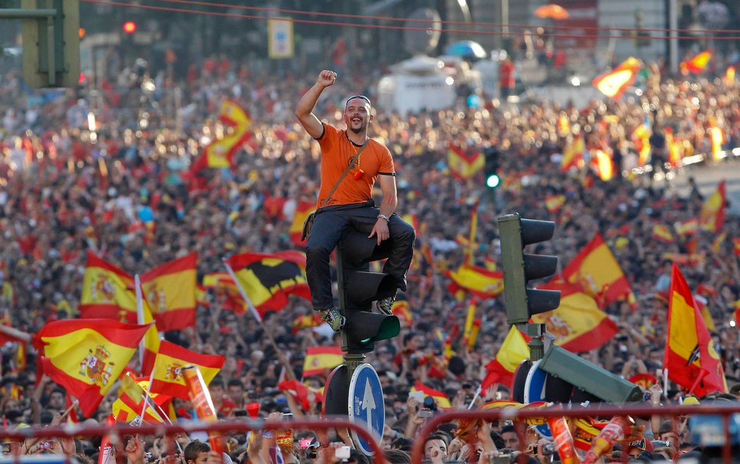 Náměstí Cibeles v Madridu bylo plné slavicích fanoušků