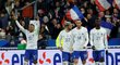 Hráči Francie se radují z trefy Kyliana Mbappého