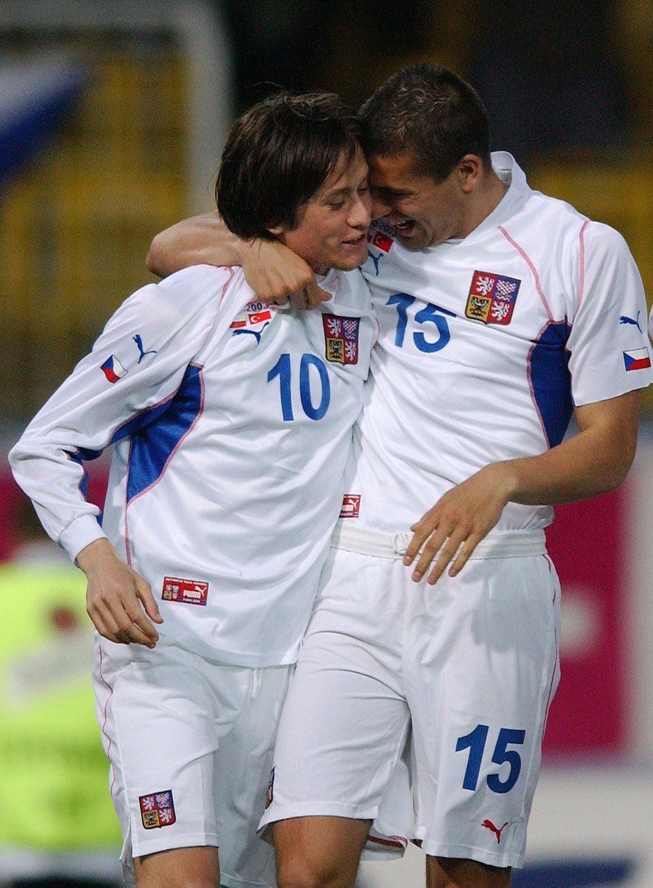 2004 - Tomáš Rosický se raduje ze svého gólu v přátelském zápase proti Turecku s Milanem Barošem