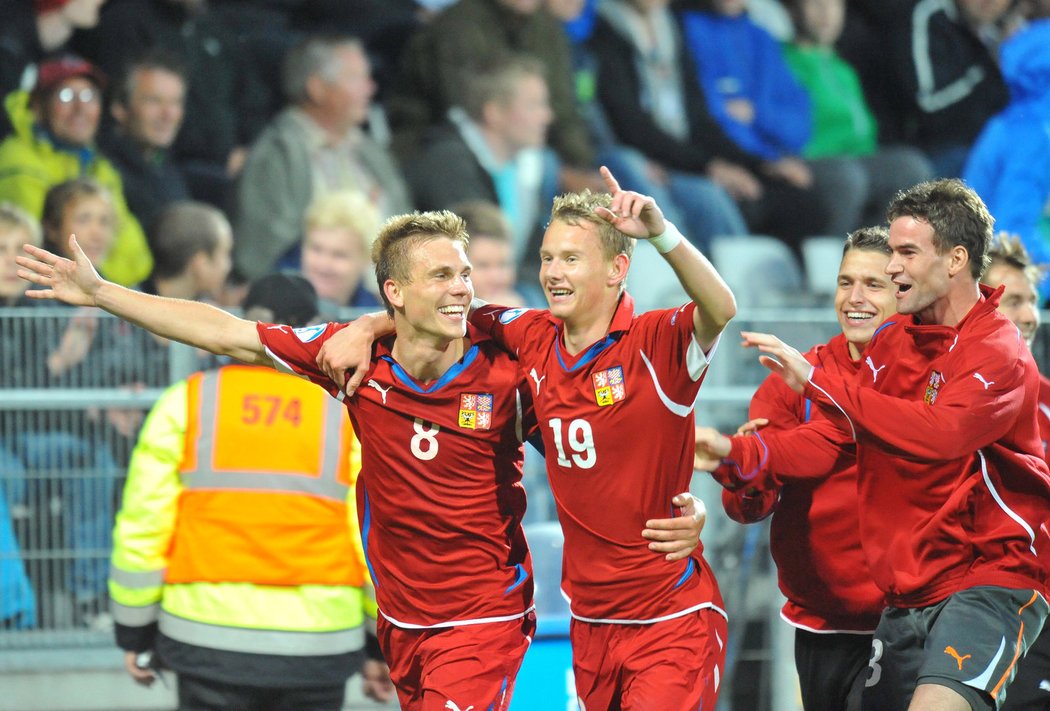 Bořek Dočkal a Jan Chramosta slaví postup jednadvacítky do semifinále mistrovství Evropy