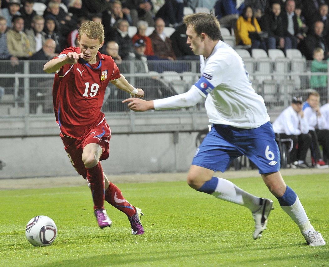 Jan Chramosta se snaží uniknout Angličanu Jonesovi