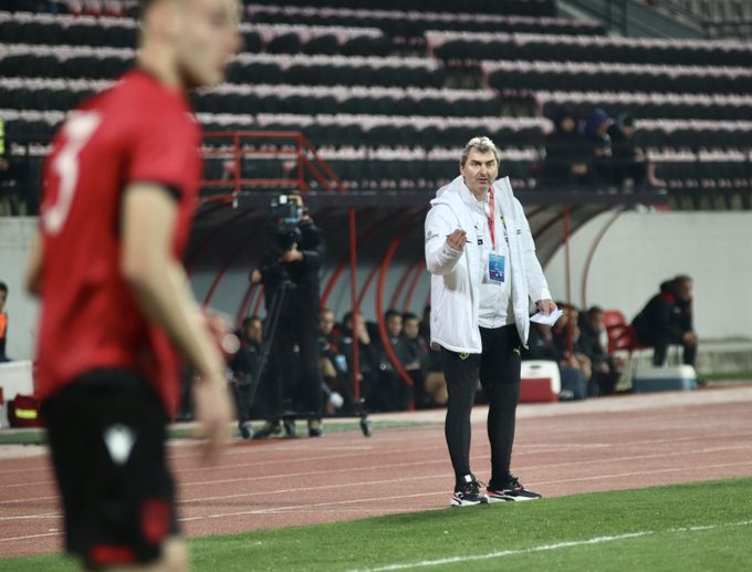 Suchopárek před bitvou s trpaslíkem: Snad nám pomůžou i Brňáci Suchopárek před bitvou s trpaslíkem: Snad nám pomůžou i Brňáci