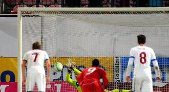 Čech chytil penaltu, Pešice se loučí výhrou. Češi porazili Kanadu 2:0