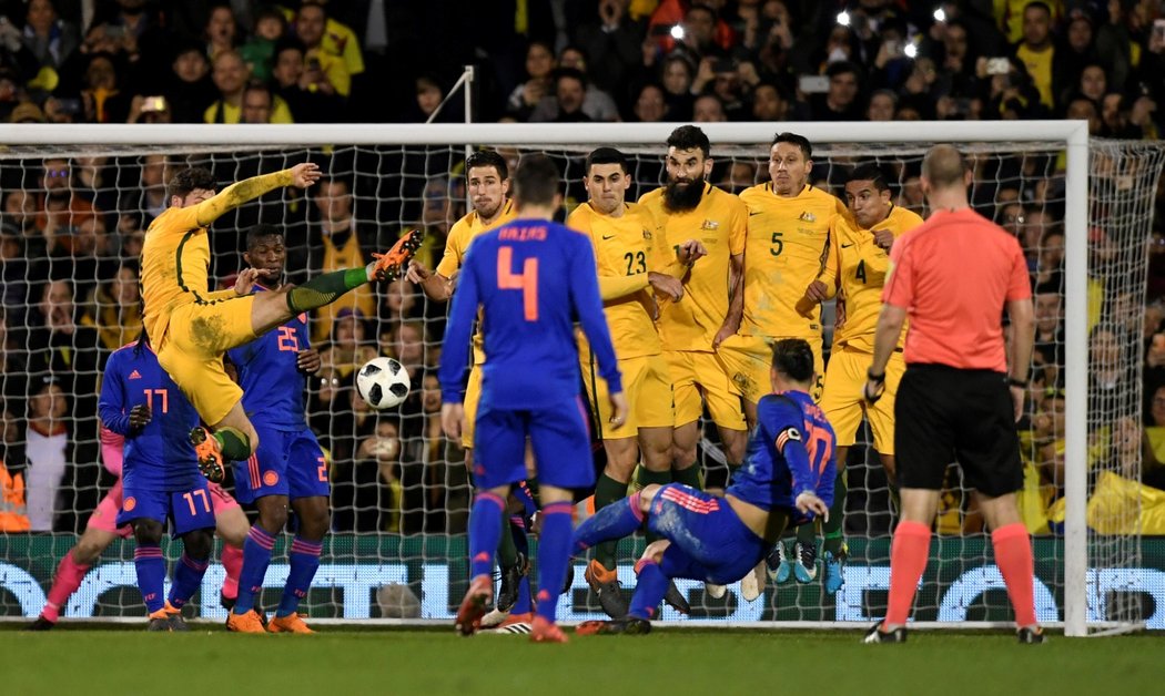 James Rodriguez podklouzl při přímém kopu. I proto Kolumbie jen remizovala s Austrálií 0:0