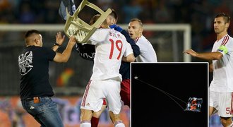 Létající vlajka začala válku! Balaj dostal v Srbsku židlí