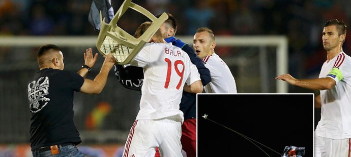 Dron s albánskou vlajkou spustil v zápase Srbsko - Albánie šarvátku, při které dostal židlí i slávista Bekim Balaj. Duel se nakonec nedohrál