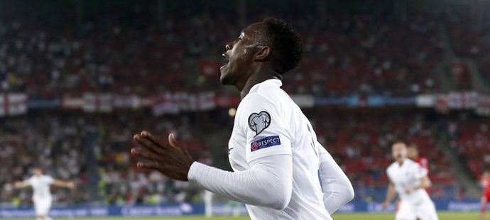 Welbeck pomohl Anglii k výhře nad Švýcarskem dvěma góly