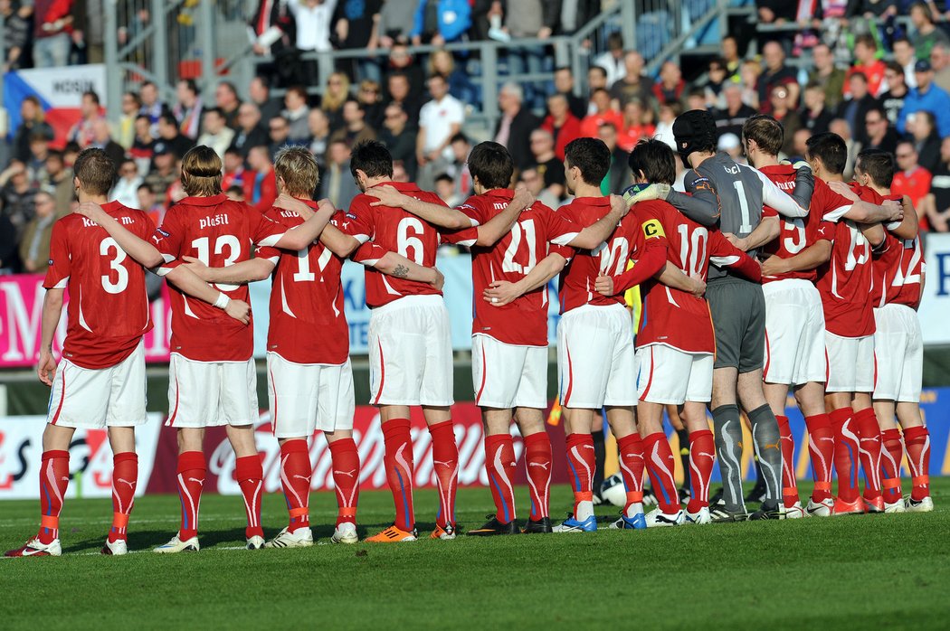 Čeští fotbalisté drží minutu ticha za zesnulého Ladislava Nováka