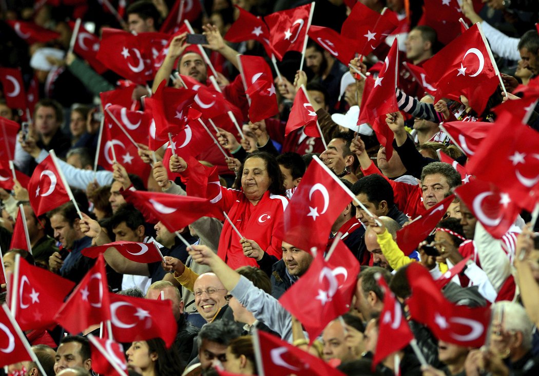 Ačkoliv stadion nebyl zdaleka vyprodaný, turečtí fanoušci při zápase s Českem vytvořili bouřlivou atmosféru