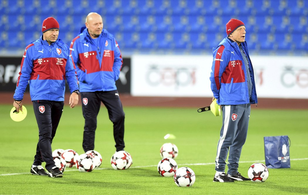 Trenérský štáb reprezentace na otevřeném tréninku ve Vítkovicích