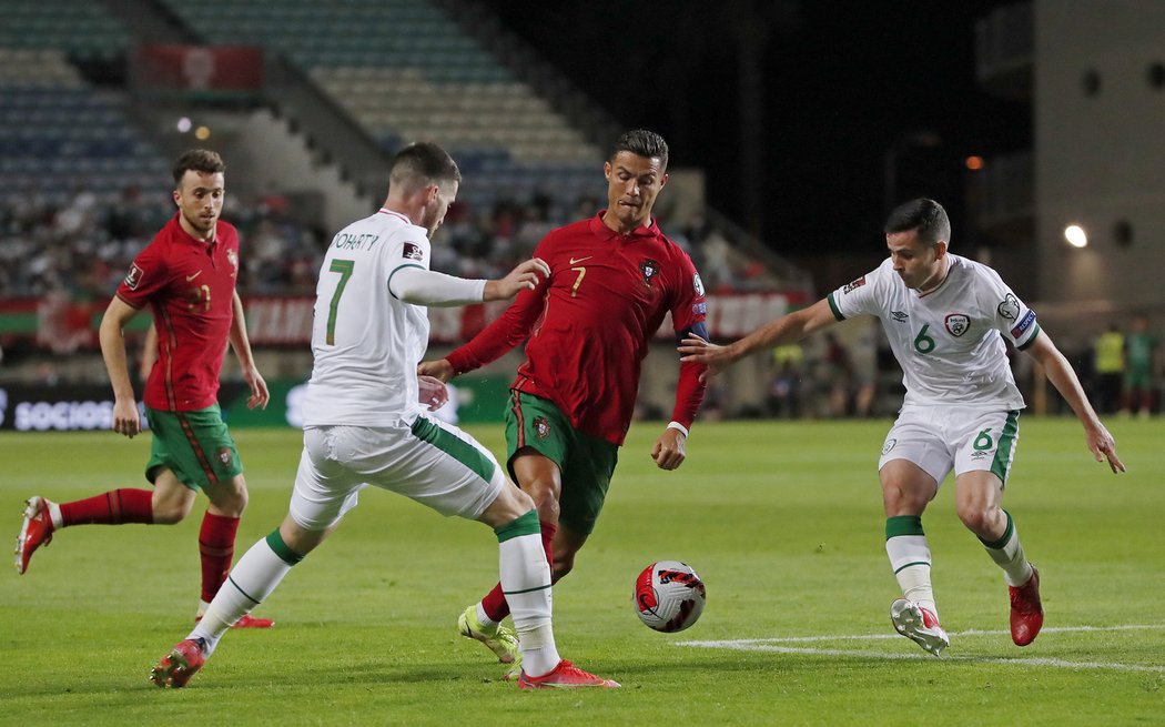 Cristiano Ronaldo řídil otočku proti Irsku