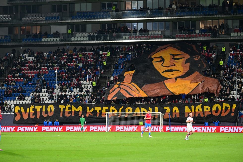 Češi, zbláznili jste se? Potřebujete nejen fanoušky, ale i pokoru a nového kapitána Češi, zbláznili jste se? Potřebujete nejen fanoušky, ale i pokoru a nového kapitána