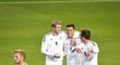 André Schürrle slaví s parťáky z německé reprezentace Mesutem Özilem a Mariem Götzem svůj gól Švédsku