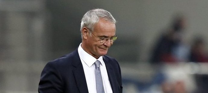 Kouč Řecka Claudio Ranieri v zápase s Faerskými ostrovy, který ho stál místo