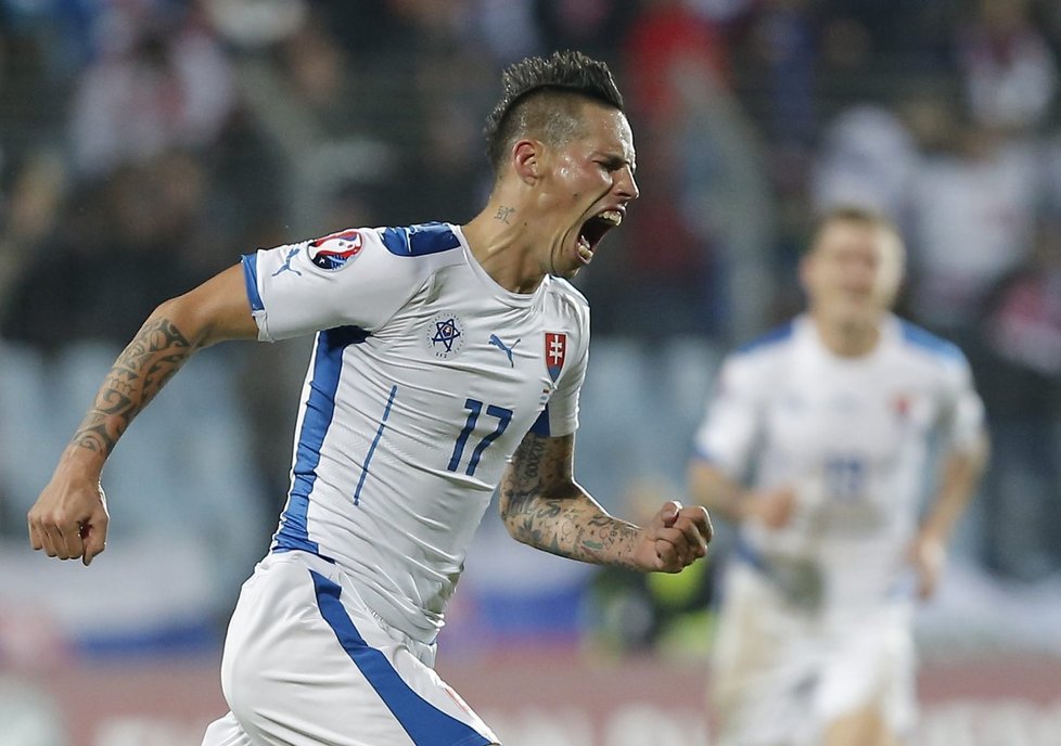 Marek Hamšík slaví vstřelený gól.