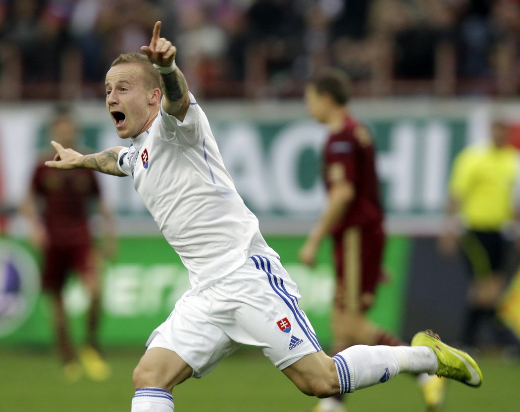 Miroslav Stoch se raduje z gólu do sítě Ruska