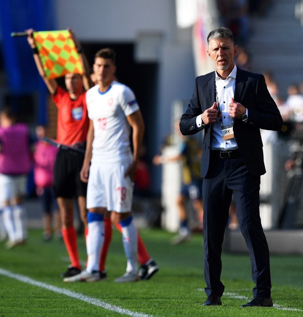 Kouč Jaroslav Šilhavý střídá, za ním se na hřiště chystá Patrik Schick