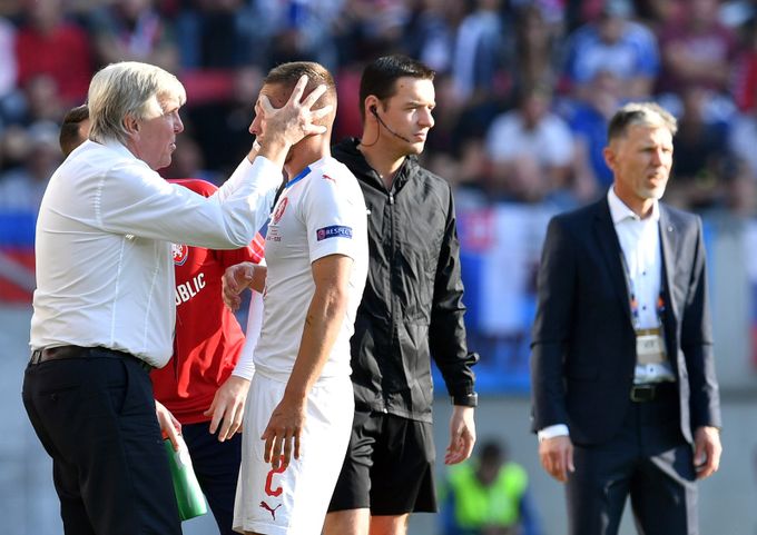 Češi přišli o Kadeřábka. Obránce před Ukrajinou vyřadily zdravotní problémy Češi přišli o Kadeřábka. Obránce před Ukrajinou vyřadily zdravotní problémy