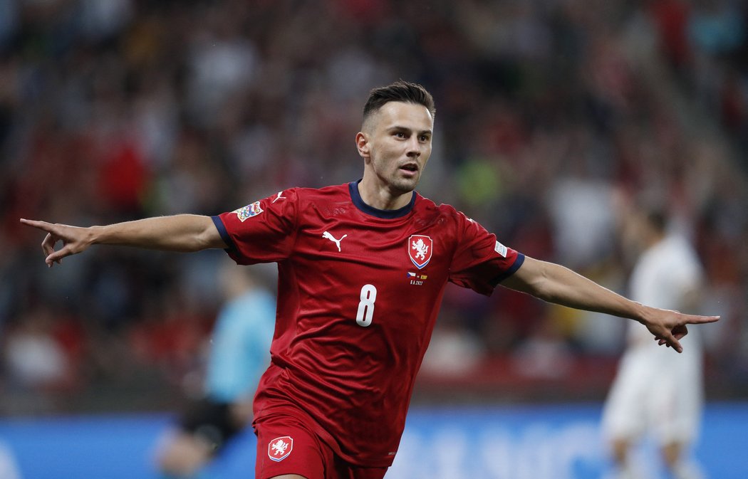 Jakub Pešek se raduje z úvodního gólu v Lize národů proti Španělsku