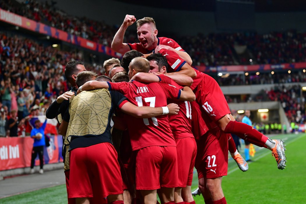Česká radost po druhém gólu v síti proti Španělsku