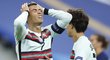 Cristiano Ronaldo se chytá za hlavu v zápase Ligy národů proti Francii