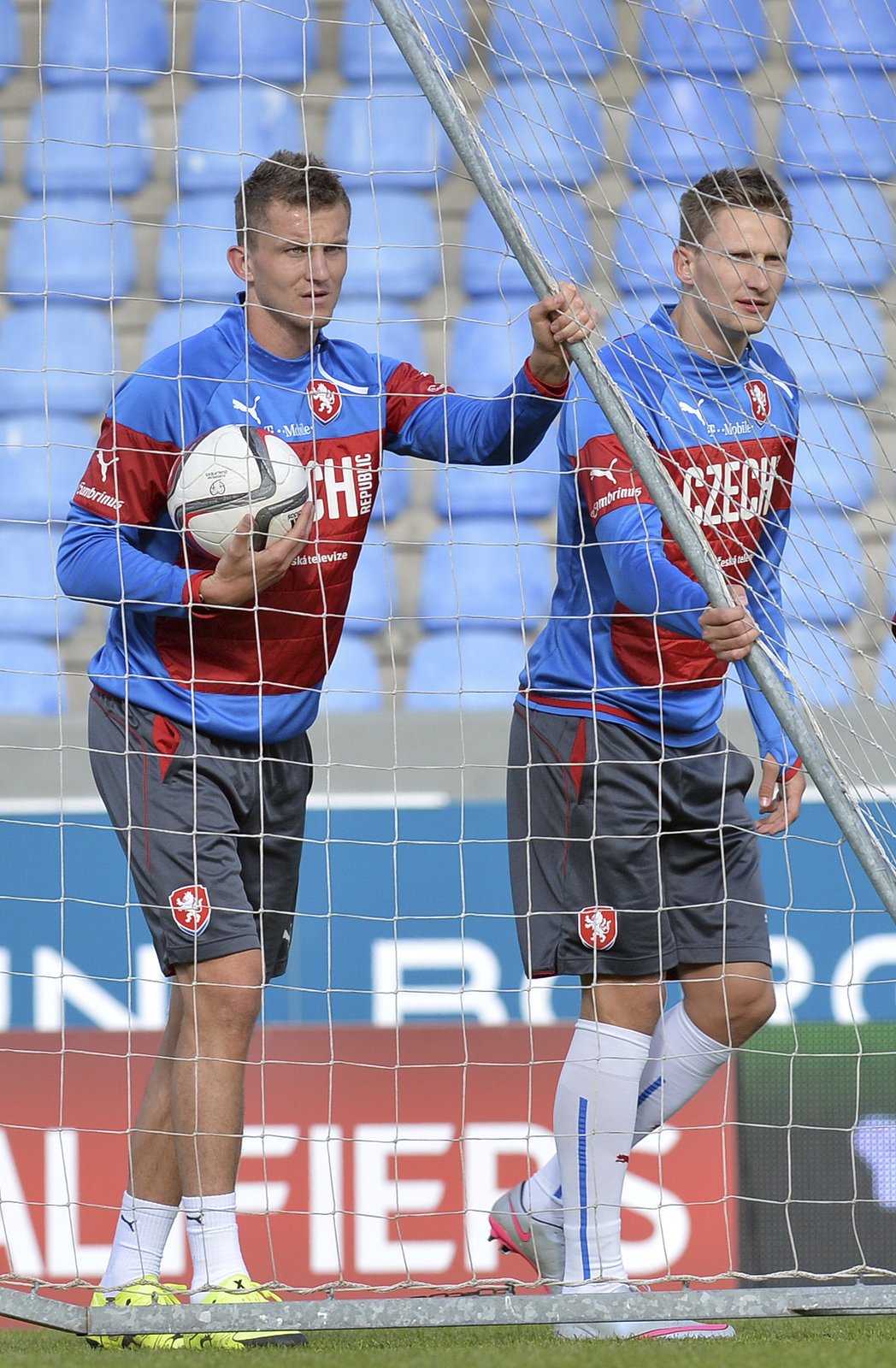 Tomáš Necid (vlevo) a Milan Škoda na tréninku české reprezentace