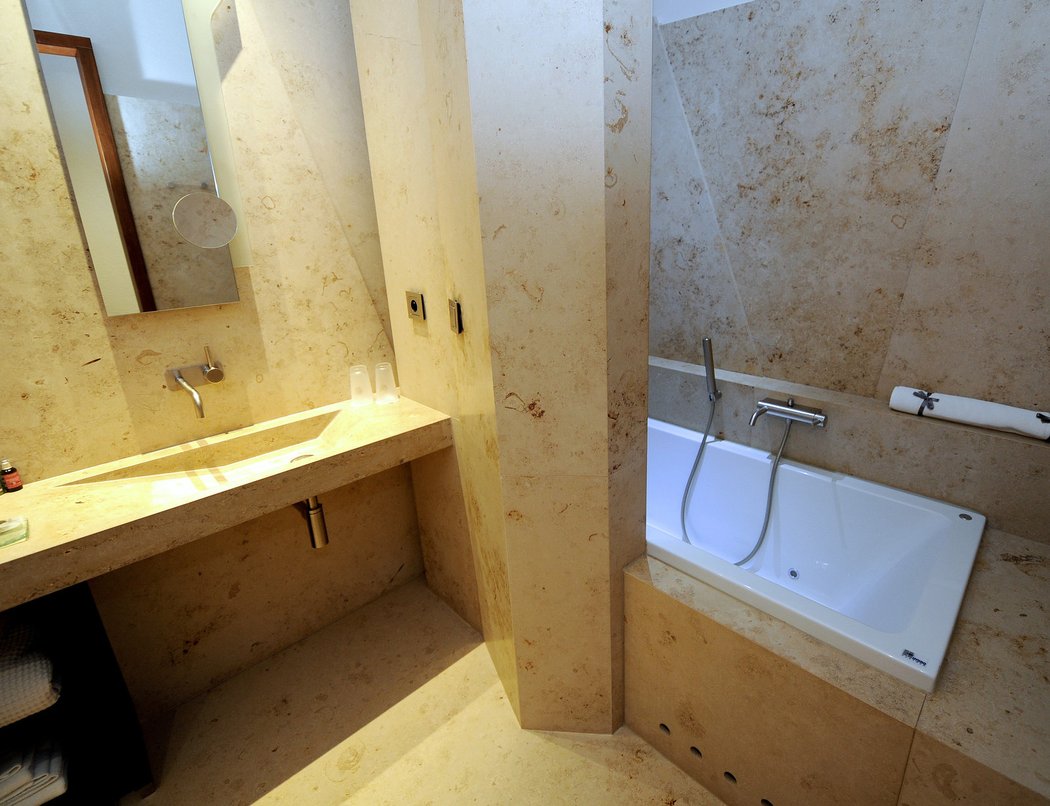 Koupelna v hotelu Monopol, kde budou ubytovaní čeští fotbalisté během EURA 2012
