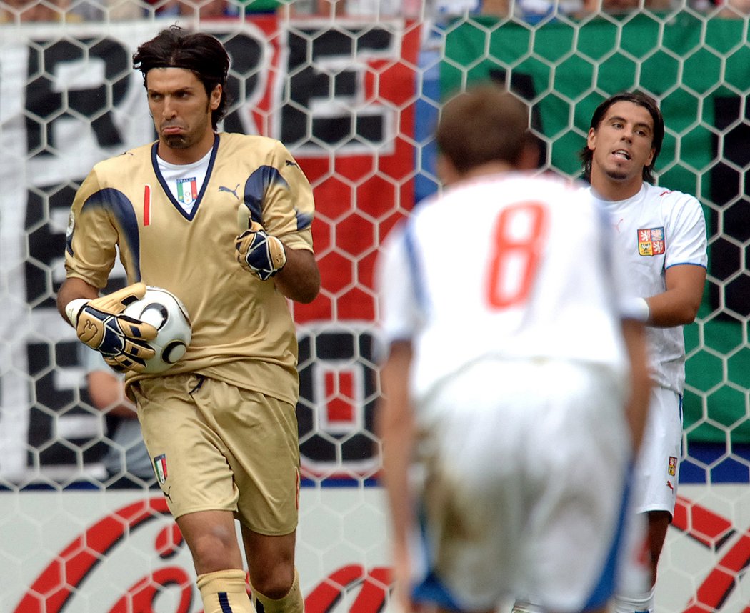 Milan Baroš v zápase proti Itálii na MS 2006 italského brankáře Buffona nepřekonal