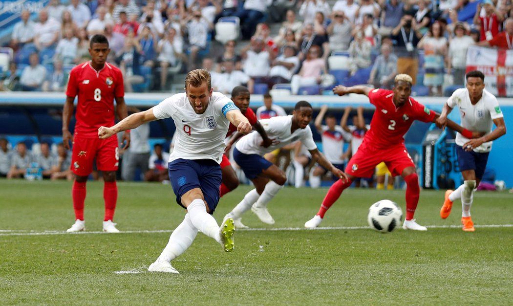 Anglický útočník Harry Kane přidal svou třetí trefu na světovém šampionátu z pokutového kopu