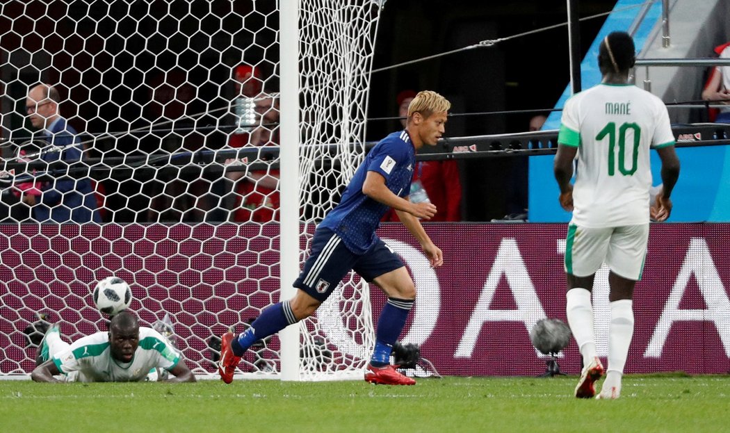 Pouhých šest minut byl japonský záložník Keisuke Honda na hřišti, když vyrovnal na konečných 2:2