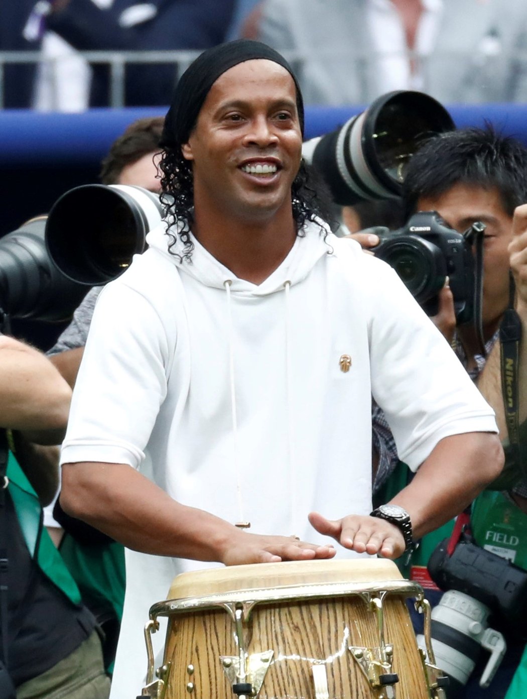 Závěrečného ceremoniálu se aktivně zúčastnil i bývalý vynikající brazilský fotbalista Ronaldinho