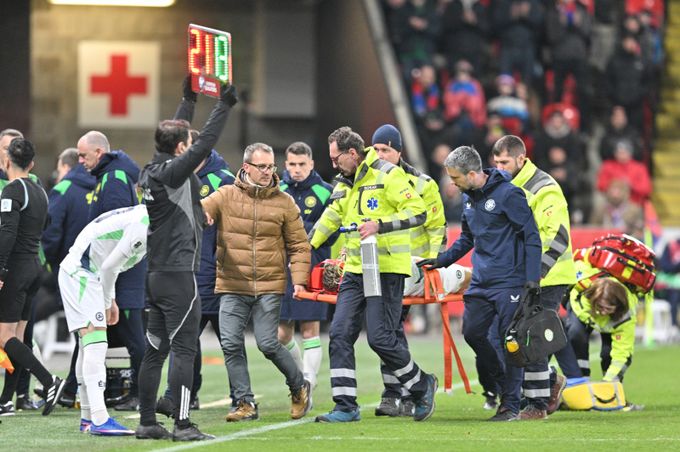 Měl jít na penalty, místo toho skončil v bezvědomí. Irský smolař strávil noc v nemocnici Měl jít na penalty, místo toho skončil v bezvědomí. Irský smolař strávil noc v nemocnici