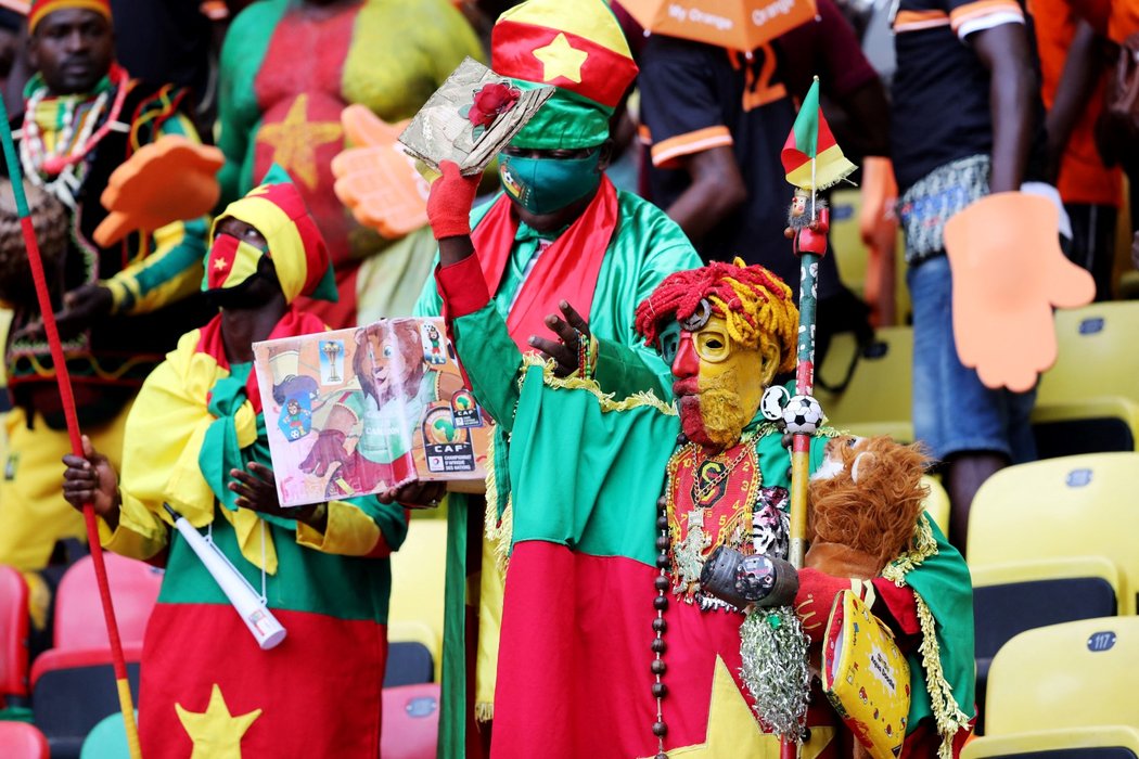 Africký pohár národů přináší vždy i divoké kostýmy fanoušků