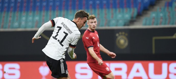 Luca Waldschmidt dává vedoucí gól Německa v přípravném utkání proti České republice
