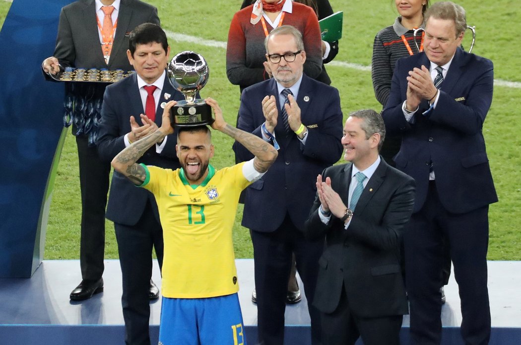 Brazilský kapitán Dani Alves byl zaslouženě oceněn jako nejužitečnější hráč turnaje