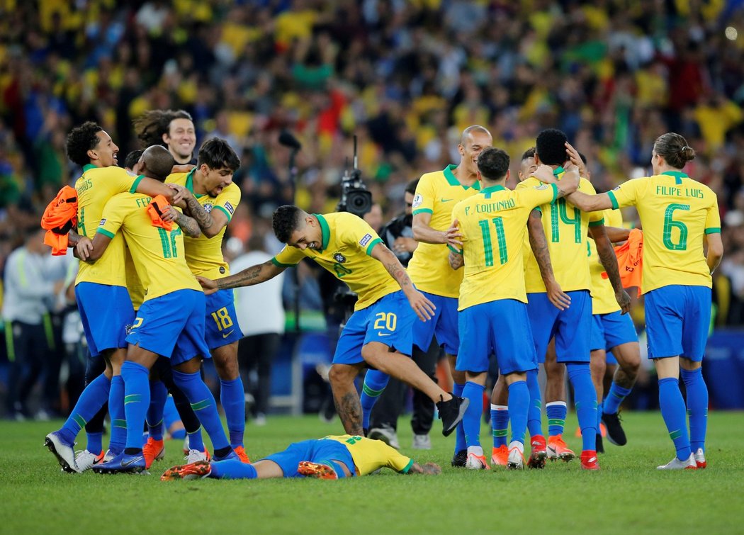 Fotbalisté Brazílie slaví triumf na Copě América, ve finále zdolali houževnaté Peruánce 3:1