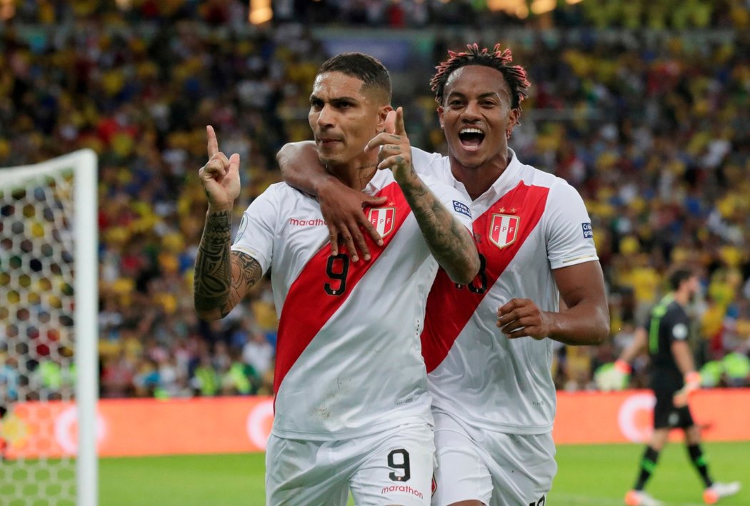 Peruánský útočník Paolo Guerrero se raduje z vyrovnávací branky finále proti Brazílii, prosadil se z pokutového kopu