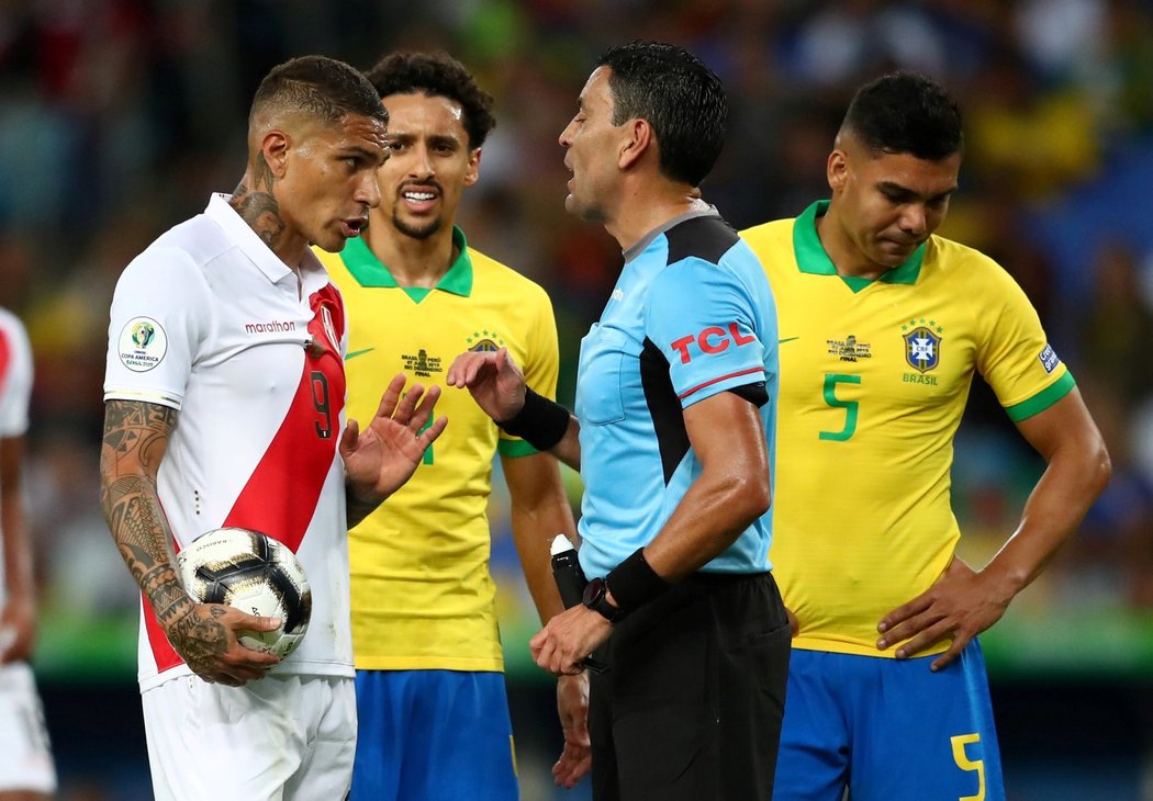 Peruánský útočník Paolo Guerrero v závěru prvního poločasu snížil z pokutového kopu, který musel potvrdit videorozhodčí