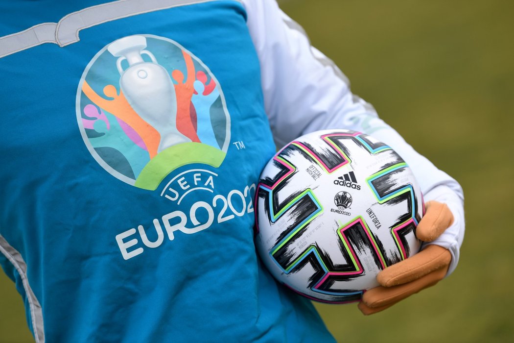 Fotbalové mistrovství Evropy bude odloženo na příští rok